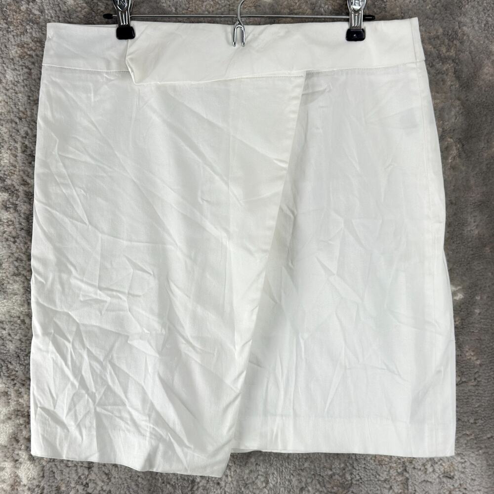 Adrienne Vittadini Size 10 Knee Length Wrap Skirt White Button Stretch
